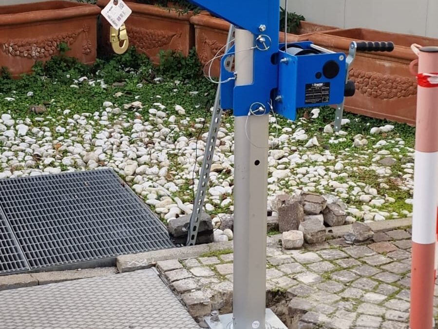 Gru recupero persone cisterne o vasche