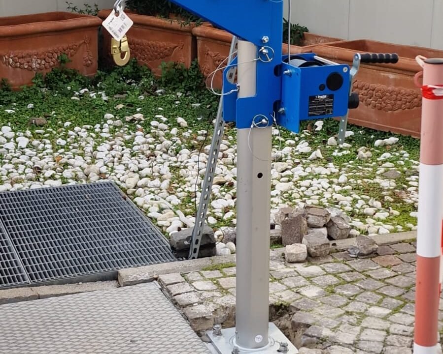 Gru recupero persone cisterne o vasche